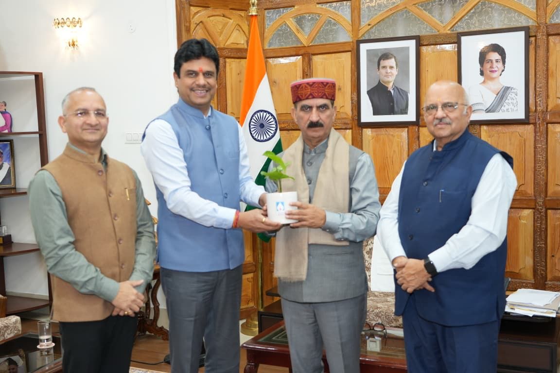 CMD of SJVN met Honble Chief Minister of Himachal Pradesh